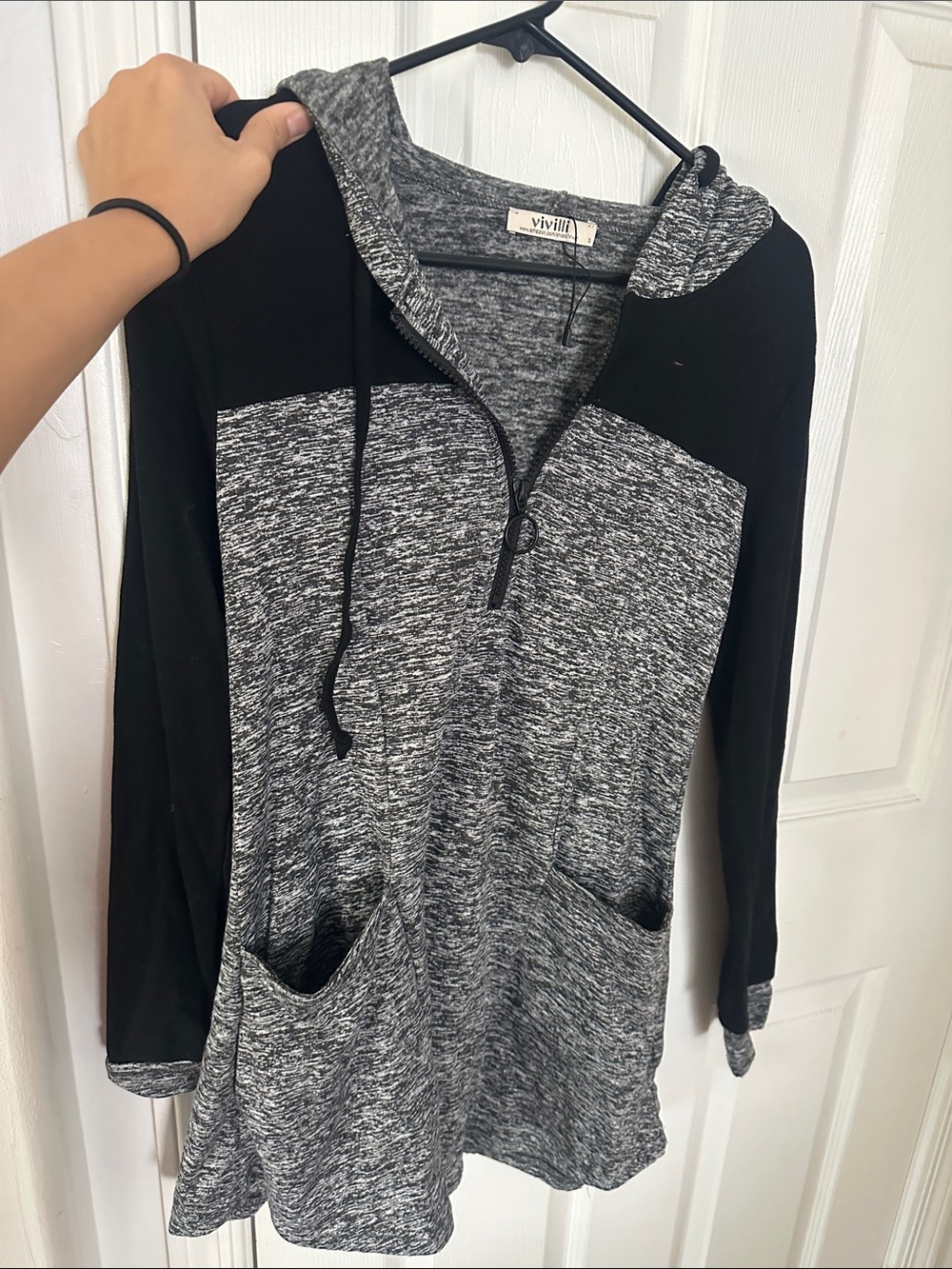 ViVI Black & Gray Hooded Half-Zip Pullover
